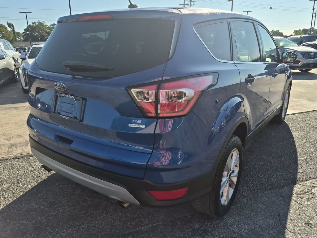 Used 2017 Ford Escape SE FWD image 4