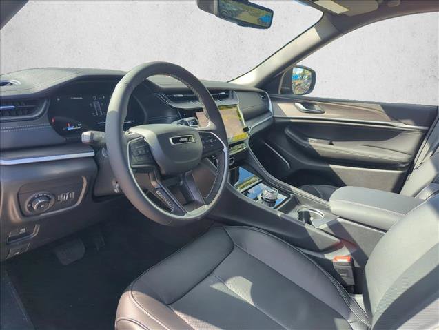 Used 2026 Jeep Grand Cherokee Limited AWD/4WD image 2