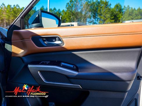 Used 2023 Nissan Pathfinder Platinum w/ Cargo Package image 15