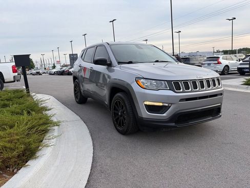 Used 2018 Jeep Compass Sport w/ Tech Group FWD image 3
