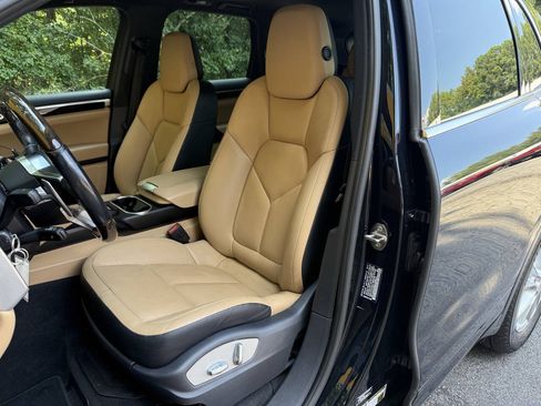Used 2016 Porsche Cayenne AWD/4WD image 4