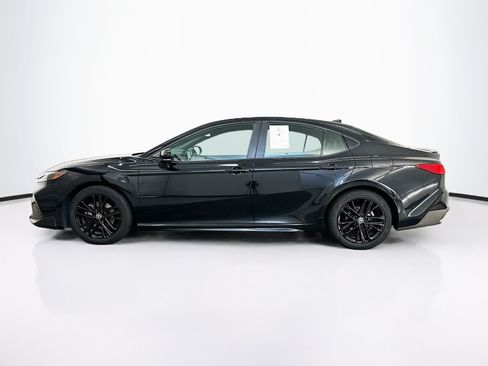 Used 2025 Toyota Camry SE FWD image 4