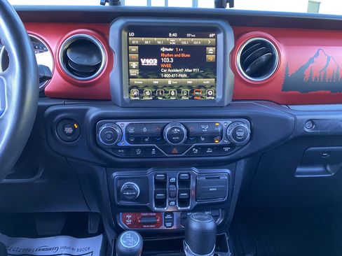 Used 2023 Jeep Wrangler Unlimited Rubicon w/ LED Lighting Group AWD/4WD image 25