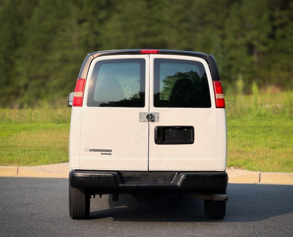 Used 2014 Chevrolet Express 2500 RWD image 12