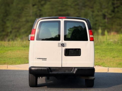 Used 2014 Chevrolet Express 2500 RWD image 12