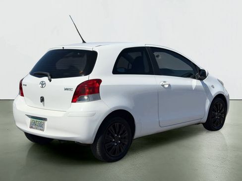 Used 2011 Toyota Yaris 2-Door Hatchback w/ Convenience Pkg FWD image 4