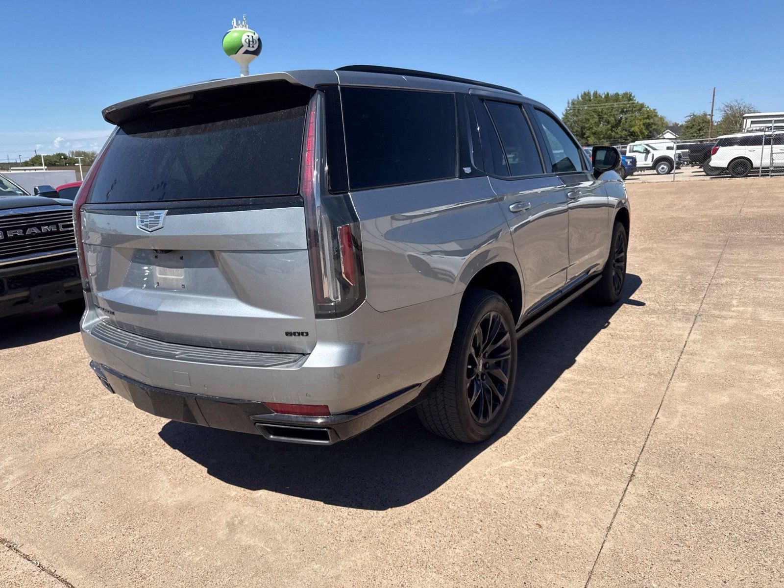 Used 2024 Cadillac Escalade Sport Platinum w/ LPO, ONYX Package AWD/4WD image 7