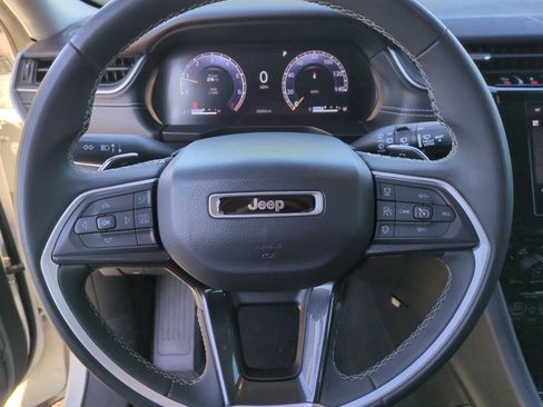 Certified 2023 Jeep Grand Cherokee Laredo image 9