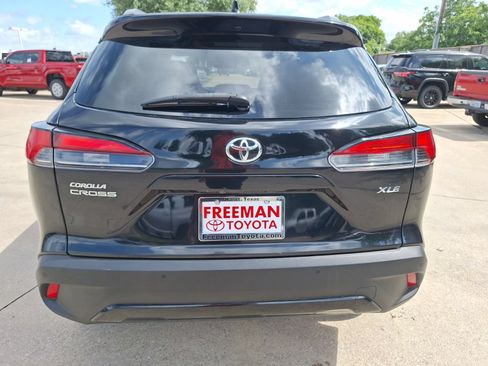Used 2023 Toyota Corolla Cross XLE FWD image 5