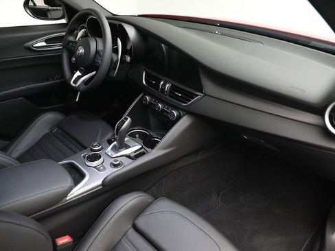 Used 2022 Alfa Romeo Giulia Veloce AWD/4WD image 16