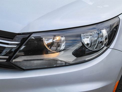 Used 2012 Volkswagen Tiguan SE image 8