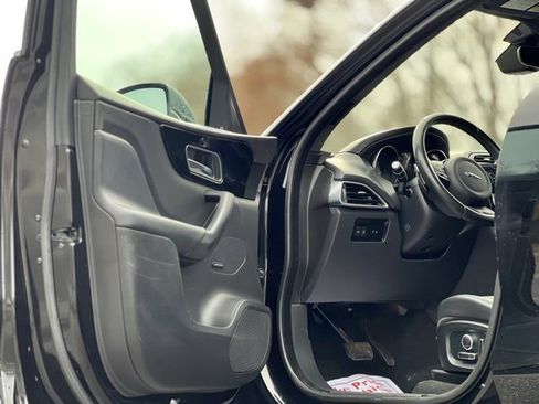 Used 2020 Jaguar F-PACE Premium image 9