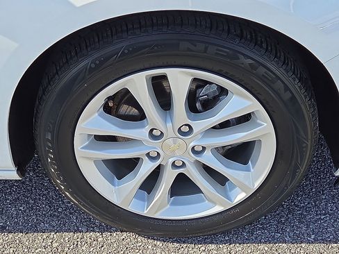 Used 2017 Chevrolet Malibu LT w/ Driver Confidence Package image 7