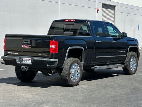 Used 2015 GMC Sierra 2500 Denali w/ Duramax Plus Package AWD/4WD image 4
