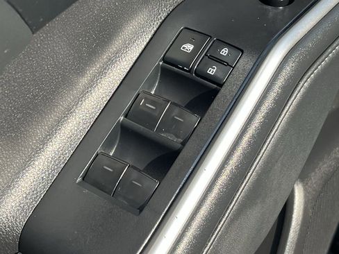 Used 2022 Toyota Highlander XLE image 18