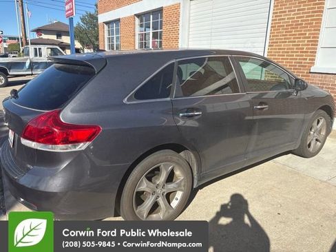 Used 2010 Toyota Venza AWD image 3