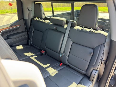 Used 2023 GMC Sierra 1500 Denali w/ Technology Package AWD/4WD image 39