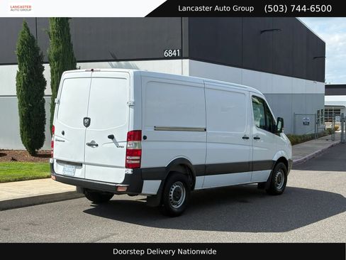 Used 2007 Dodge Sprinter 2500 RWD image 6