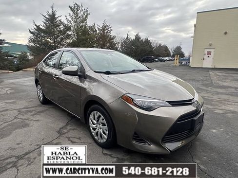 Used 2018 Toyota Corolla LE image 1