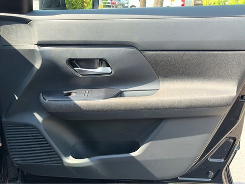 Certified 2025 Nissan Kicks SV image 8