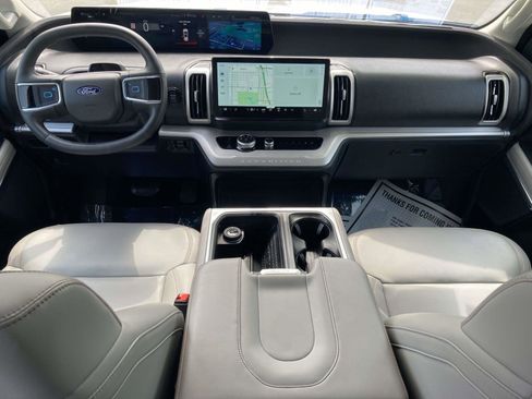 Used 2025 Ford Expedition Active image 17