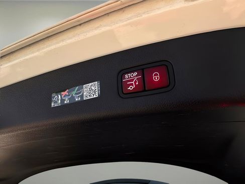 Used 2024 Mercedes-Benz GLC 300 image 29