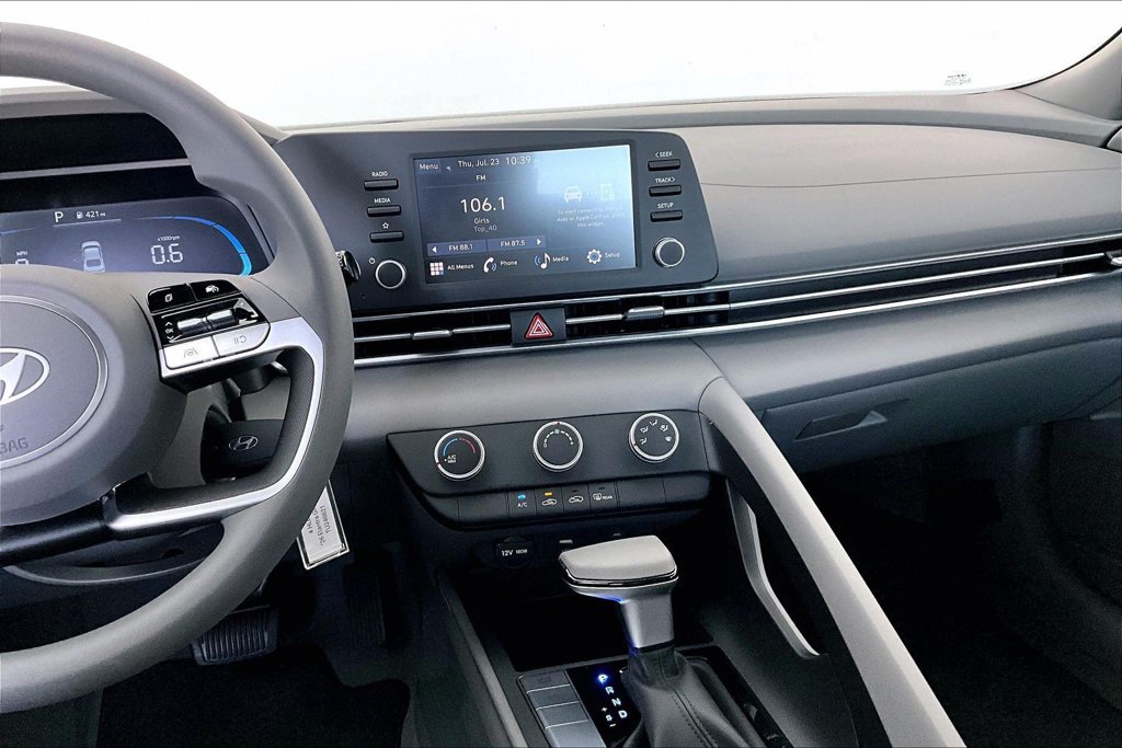 Used 2026 Hyundai Elantra SE FWD image 7