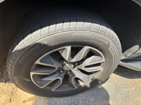 Used 2021 Chevrolet Suburban LT RWD image 9