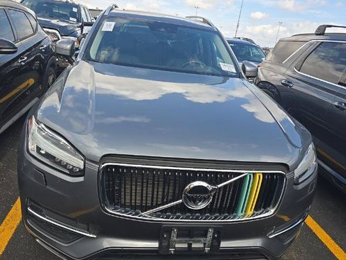 Used 2018 Volvo XC90 T5 Momentum w/ Convenience Package FWD image 2