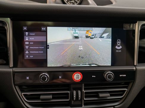 Used 2025 Porsche Macan image 18