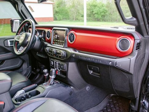 Used 2021 Jeep Wrangler Unlimited Rubicon AWD/4WD image 32