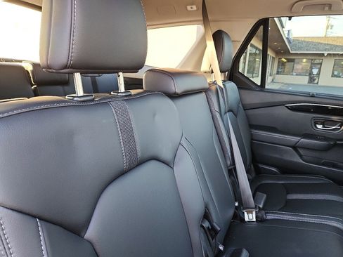 Used 2023 Honda Pilot Touring image 31