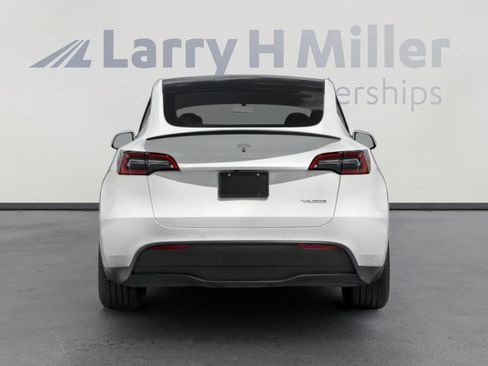 Used 2023 Tesla Model Y Long Range AWD/4WD image 5
