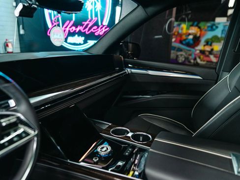 Used 2025 Cadillac Escalade Premium Luxury image 10