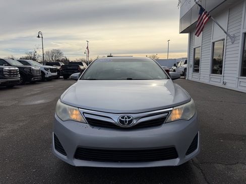 Used 2012 Toyota Camry LE image 2