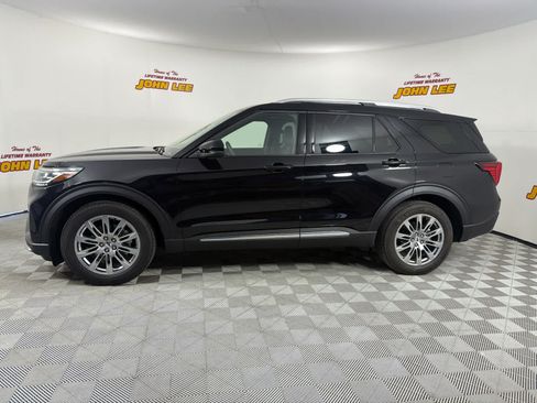 Used 2026 Ford Explorer Platinum RWD image 2