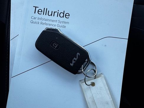 Used 2022 Kia Telluride SX w/ SX Prestige Package image 36