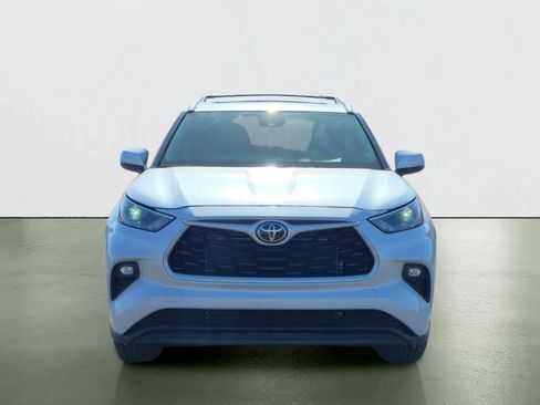 Used 2025 Toyota Highlander XLE AWD/4WD image 9
