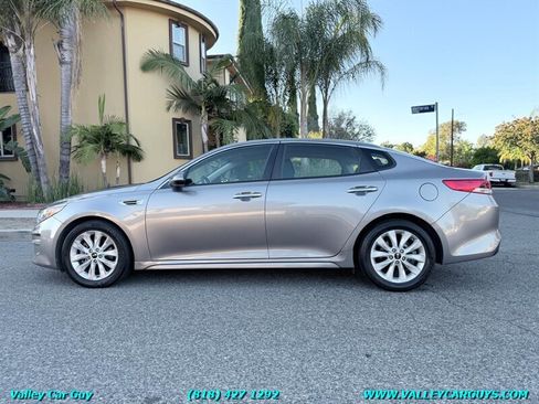 Used 2018 Kia Optima LX w/ 17" Alloy Wheels Package FWD image 8