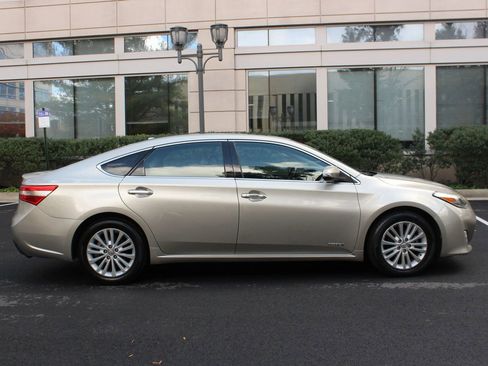 Used 2013 Toyota Avalon XLE Touring FWD image 7