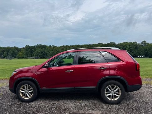 Used 2015 Kia Sorento LX AWD/4WD image 2