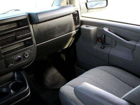 Used 2017 Chevrolet Express 2500 LT w/ LT Preferred Equipment Group image 33