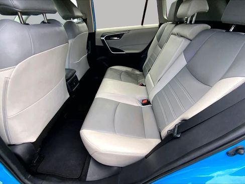 Used 2021 Toyota RAV4 XLE Premium FWD image 20