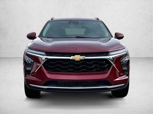 Used 2024 Chevrolet Trax LT FWD image 3