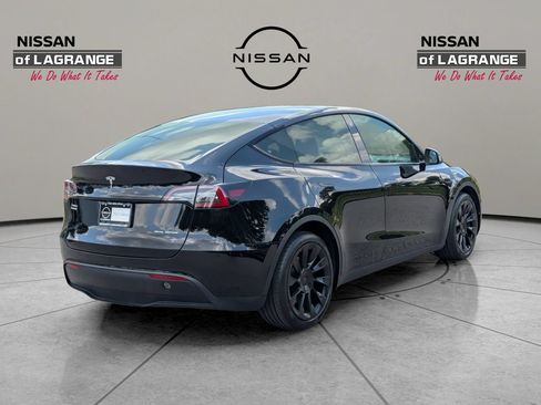 Used 2022 Tesla Model Y Long Range AWD/4WD image 5