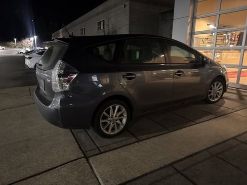 Used 2013 Toyota Prius V Five image 10