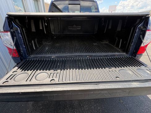 Used 2018 Nissan Titan SV w/ SV Convenience Package RWD image 13