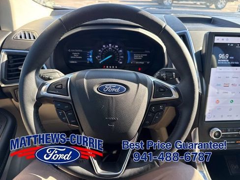 Certified 2022 Ford Edge Titanium AWD/4WD image 17