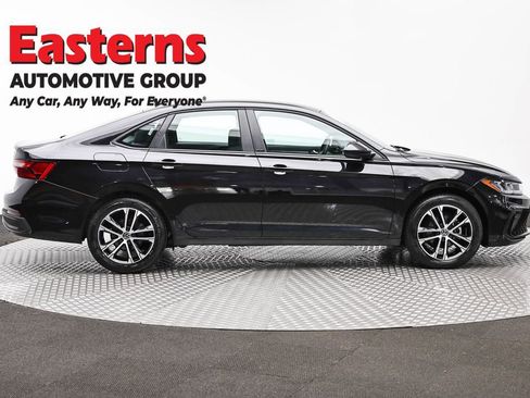Used 2025 Volkswagen Jetta Sport FWD image 4