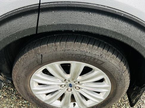 Used 2022 Ford Explorer Limited w/ Equipment Group 301A image 17